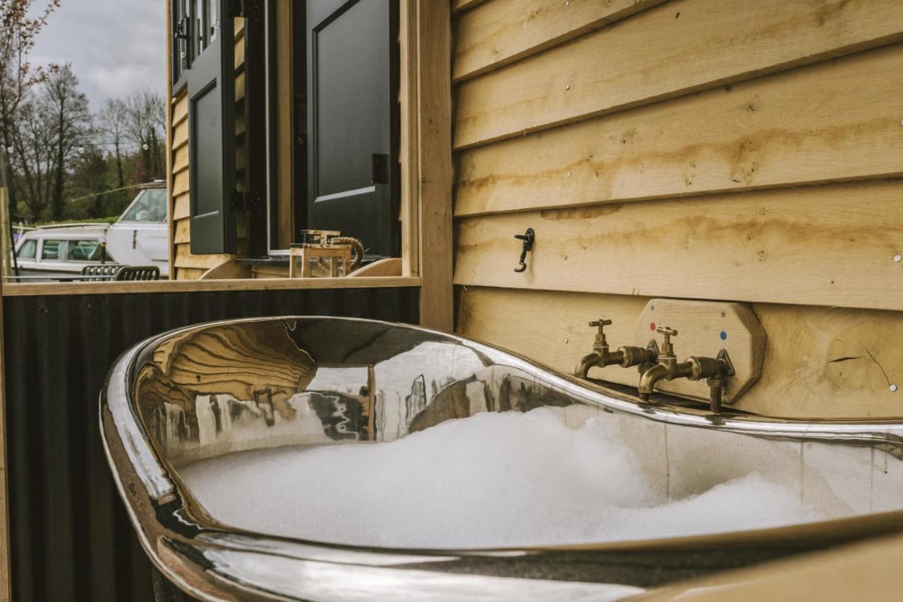 Апартаменты Island Hut - Outdoor Bath Tub, Firepit And Water Equipment Saltford Экстерьер фото